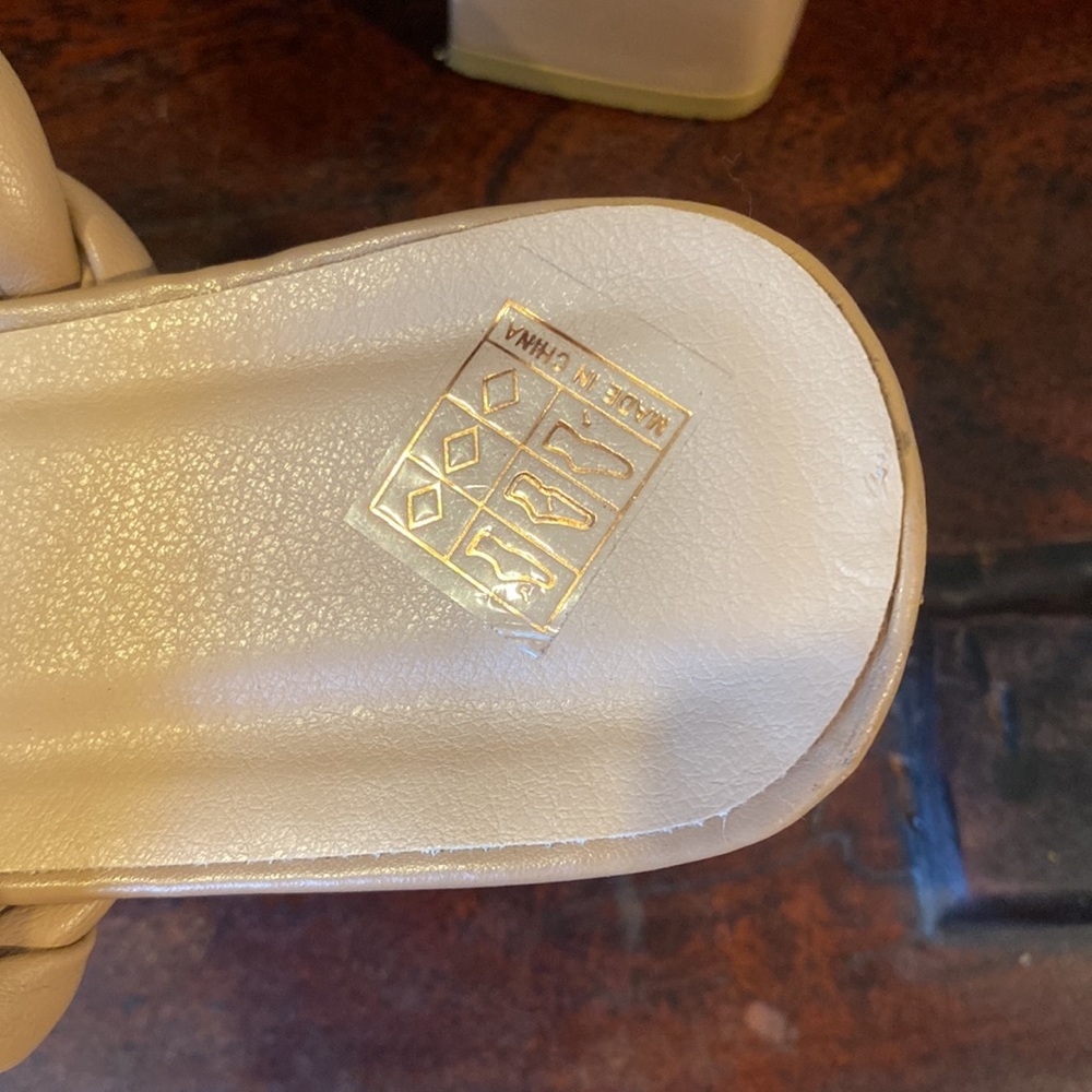Fashionable sandels size 10 - Picture 5 of 8